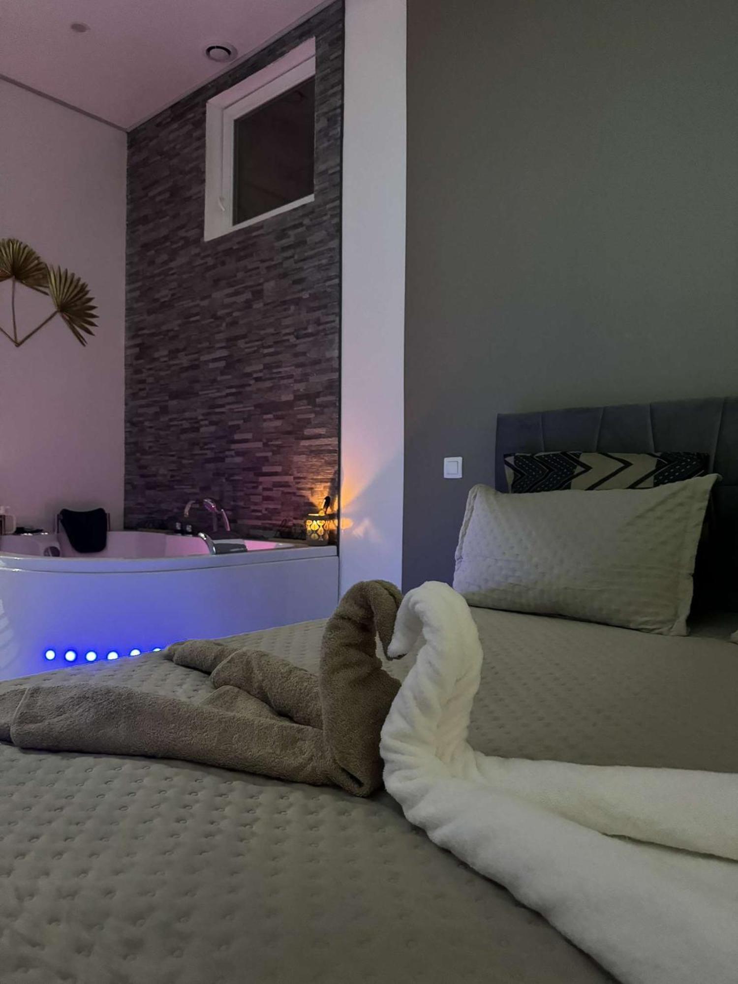 Suite Gold By L Amaryllis I Jacuzzi & Sauna Prive I Centre Beziers Arrivee Autonome Esterno foto