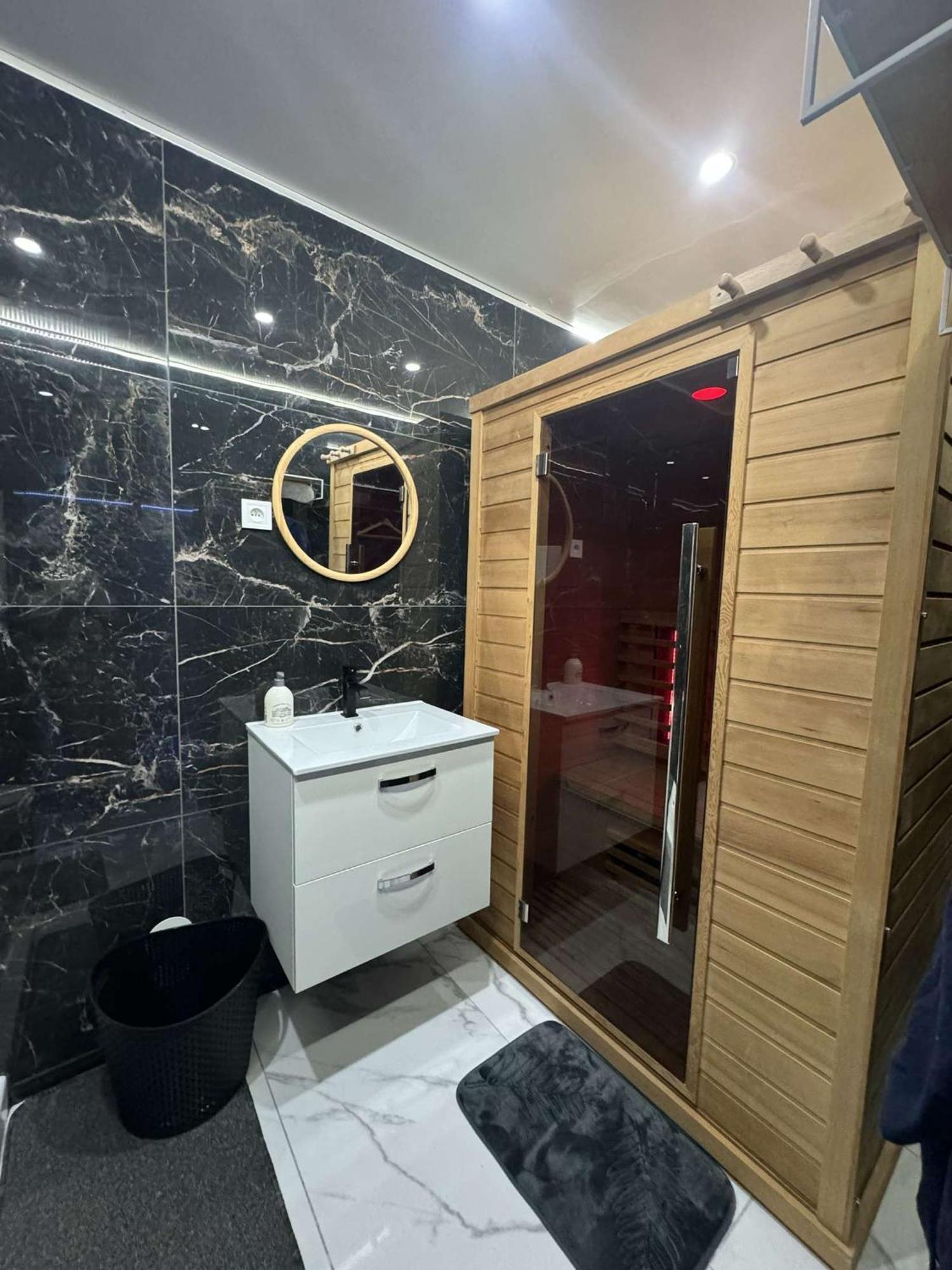 Suite Gold By L Amaryllis I Jacuzzi & Sauna Prive I Centre Beziers Arrivee Autonome Esterno foto